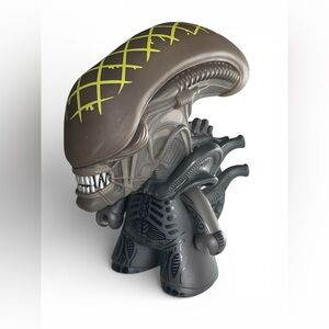 Alien vs Predator Titan Vinyl Xenomorph Figure 2015 Fox Collectible Figurine